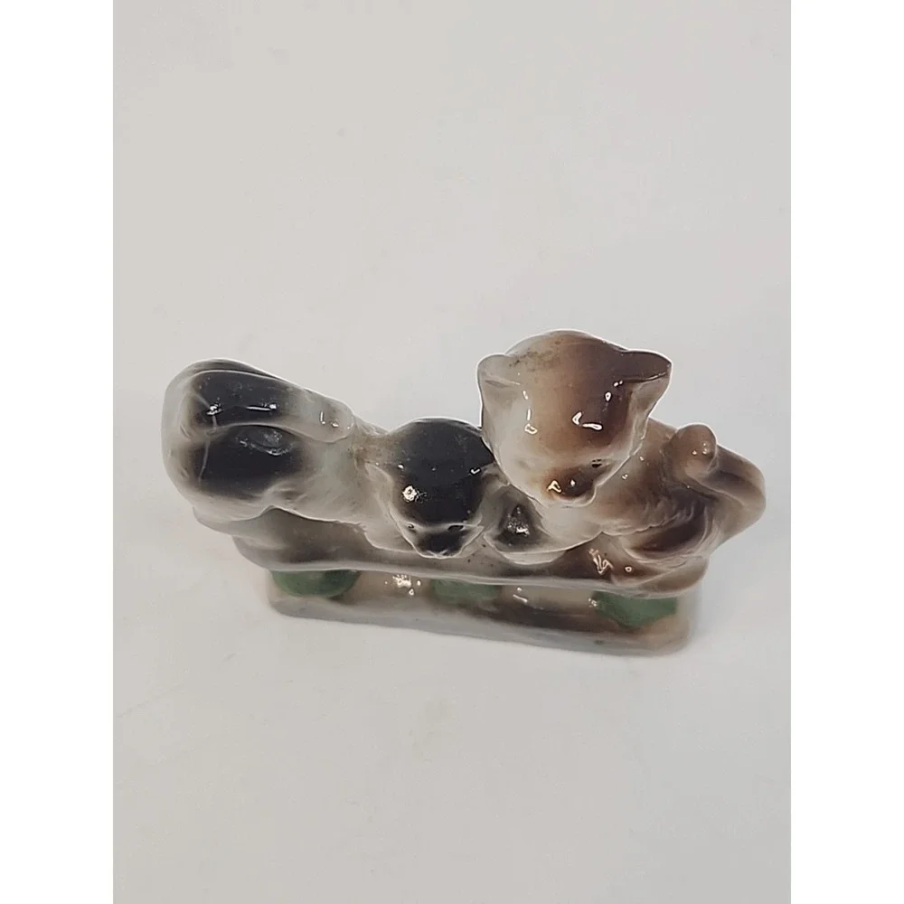 Vintage Cats On A Bench Japanese Porcelain Ceramic Figurine 3.5